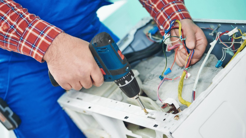 Selendi Eminçelik Eminçelik çamaşır makinesi kart tamiri – Su almama arızası orijinal parça ile giderildi. - Teknik servis örneği